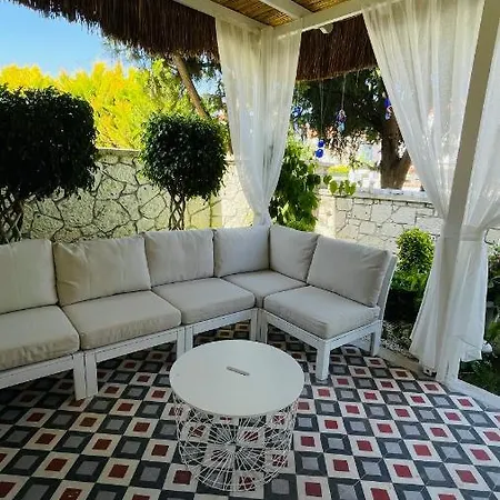 Ella Alacati Hotel *