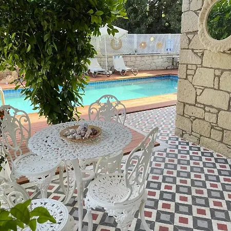 Ella Alacati Hotel Ildiri