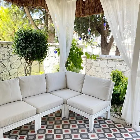 Ella Alacati Hotel Ildiri