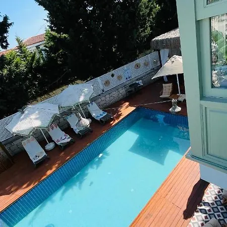 Ella Alacati Hotel *