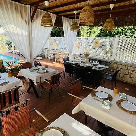Ella Alacati Hotel