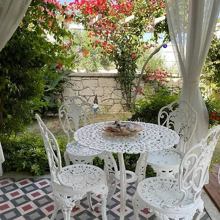 Ella Alacati Hotel Ildiri