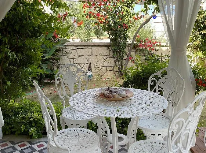 Ella Alacati Hotel Ildiri